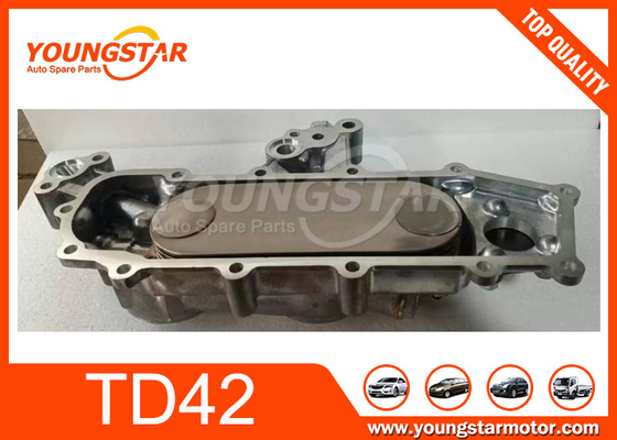 21305-62T03 21305-62T0A 21305-30G0A Nissan TD42 TD42T Copertura del raffreddatore dell'olio Assy